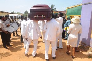Carrying the coffin on street parade
